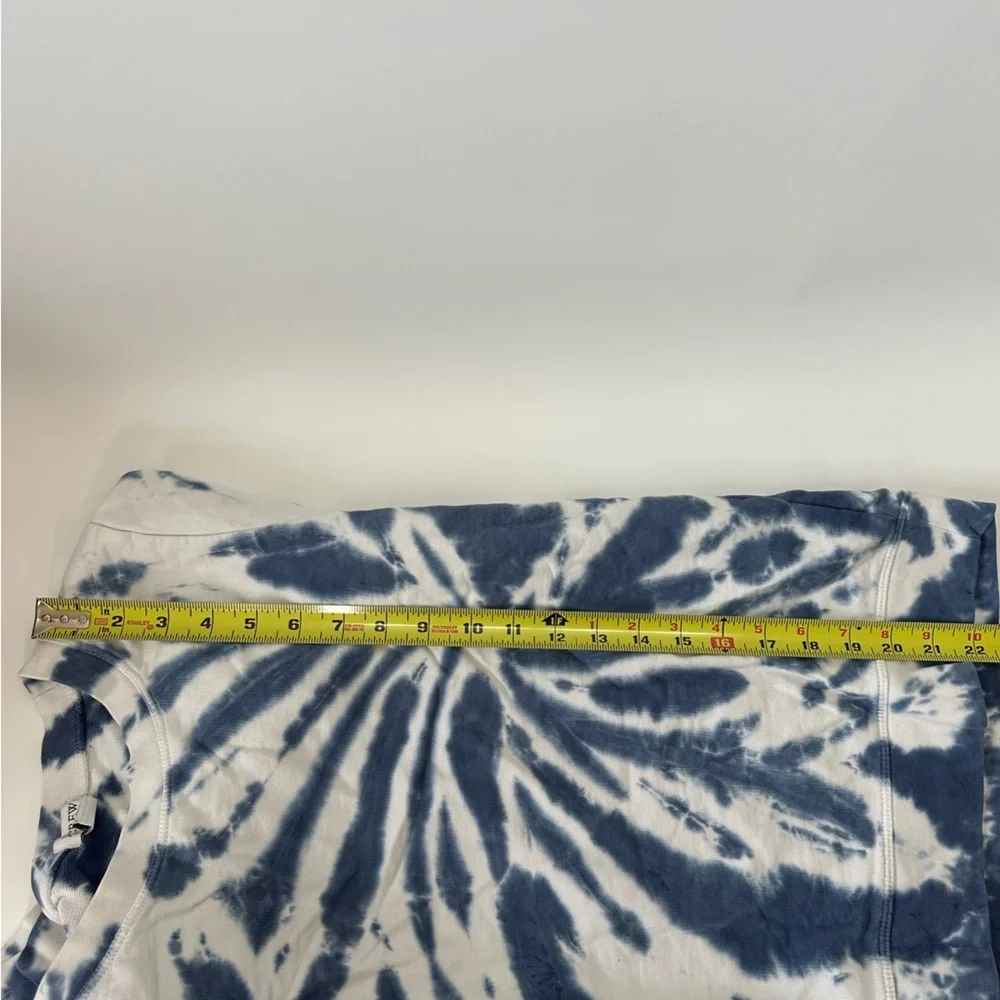 J. Crew Tie Dye Sweatshirt Blue and White Women’s Size Small‎